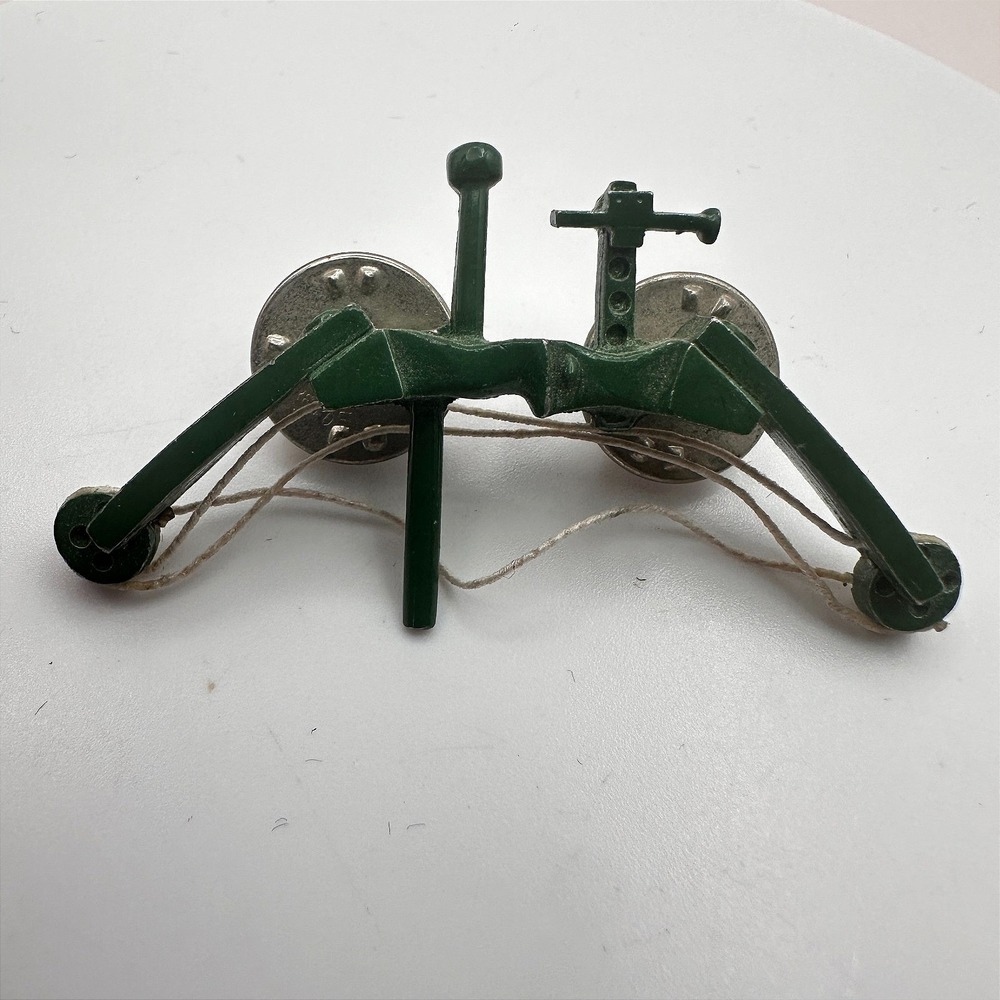 Vintage‎ 80s Silver Tone Small Green Crossbow Lapel Novelty Pin Classic Jewelry